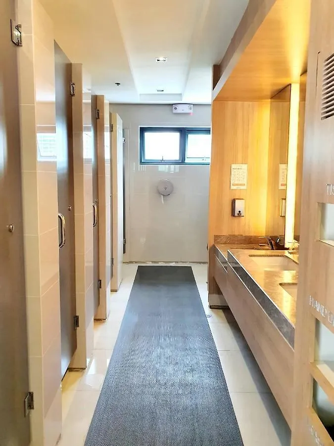 מלון דירות מנילה Modern Minimalist Condo W/ Pool View In Shore 2
