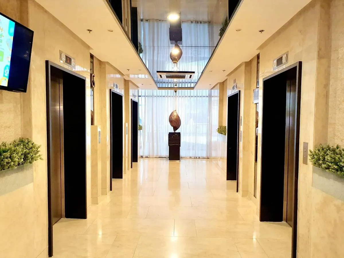 Aparthotel Modern Minimalist Condo W/ Pool View In Shore 2 Manila Philippines