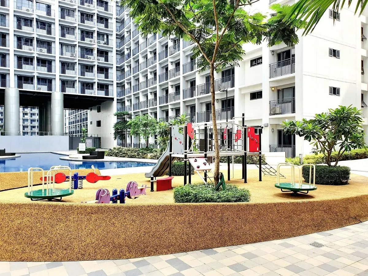 Modern Minimalist Condo W/ Pool View In Shore 2 Manila