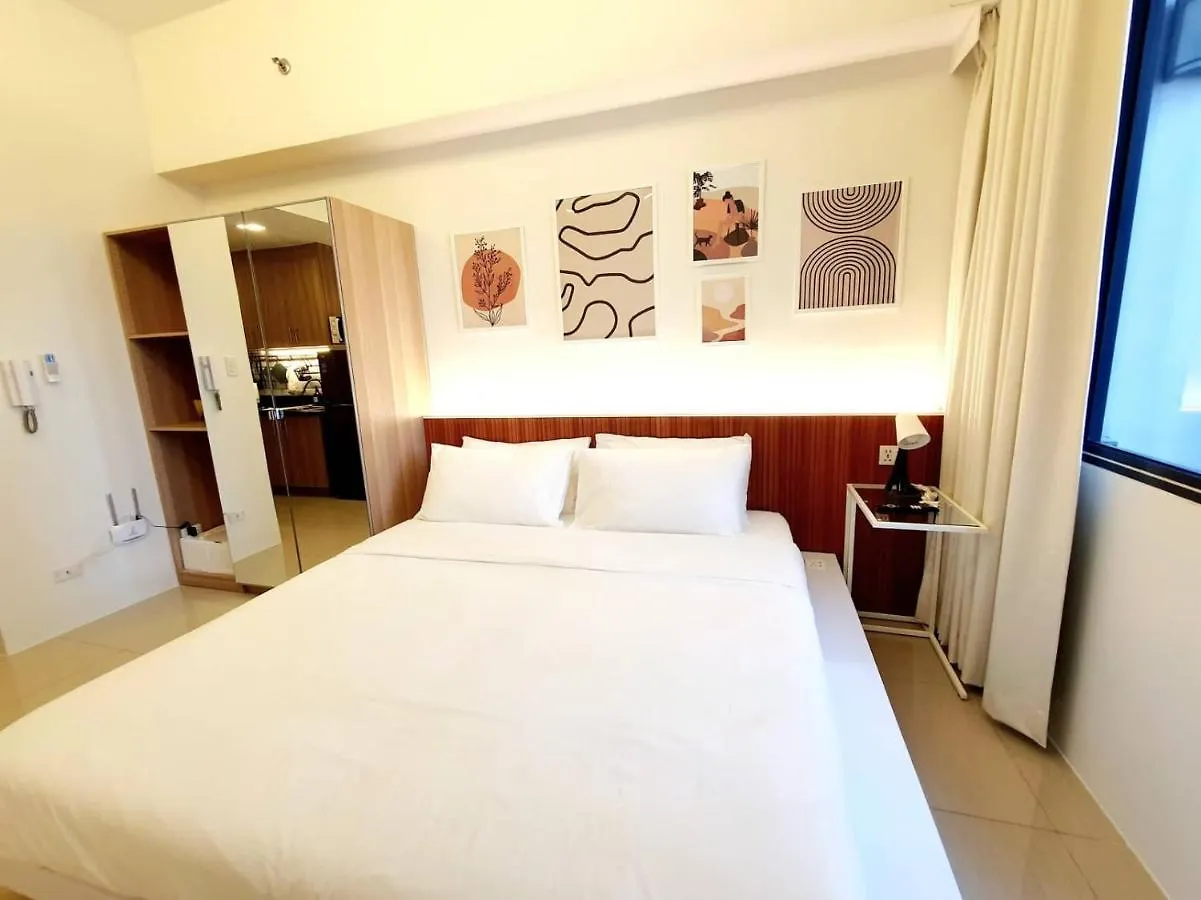Aparthotel Modern Minimalist Condo W/ Pool View In Shore 2 Manila