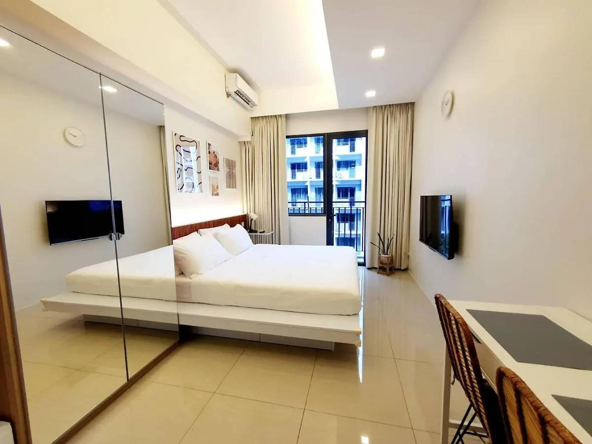 Modern Minimalist Condo W/ Pool View In Shore 2 Manila 0*,