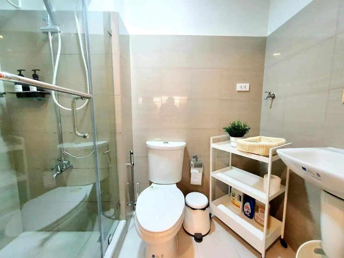 Modern Minimalist Condo W/ Pool View In Shore 2 Manila Aparthotel
